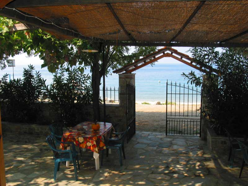 Garten and sea view exterior view
